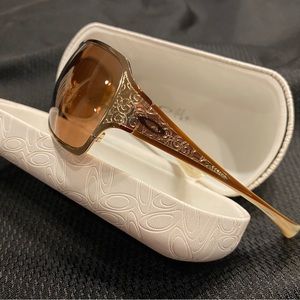 Mint Condition Oakley Sunglasses, no scratches and box included. Enjoy!